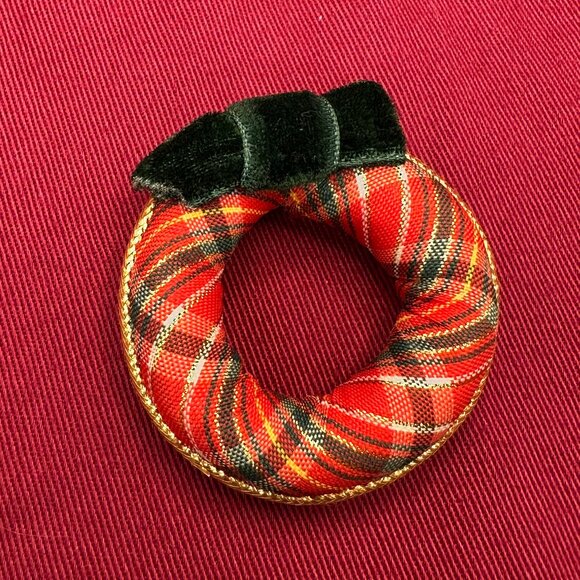 VTG Avon Christmas Plaid Wreath Brooch w/ Green Velvet Bow - Picture 1 of 8